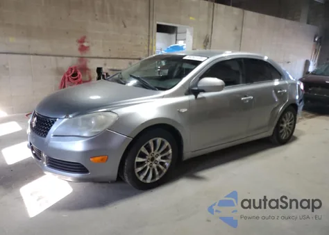 2010 Suzuki Kizashi Se z USA, uszkodzony, nr VIN JS2RE9A38A6100423